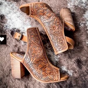 NWT Myra Bag Tooled Leather Heels size 7